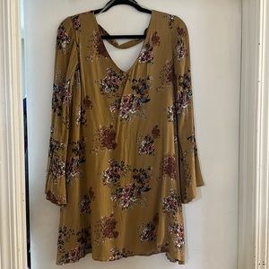 Altar’d state mini dress in perfect condition runs true to size.